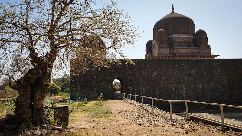 Darya Khan's Tomb from outside with the Tank in front
