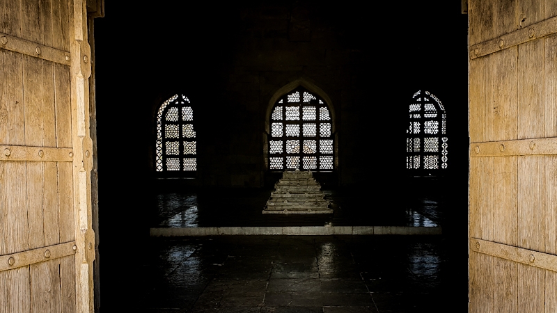 Inside Hoshang's Tomb